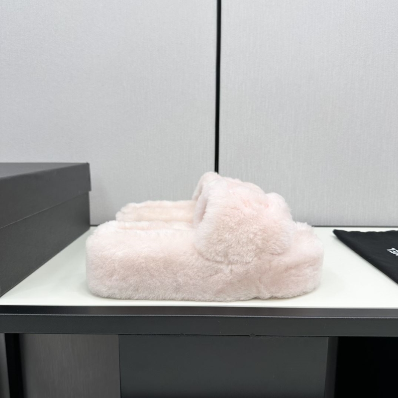 Ch*el slippers